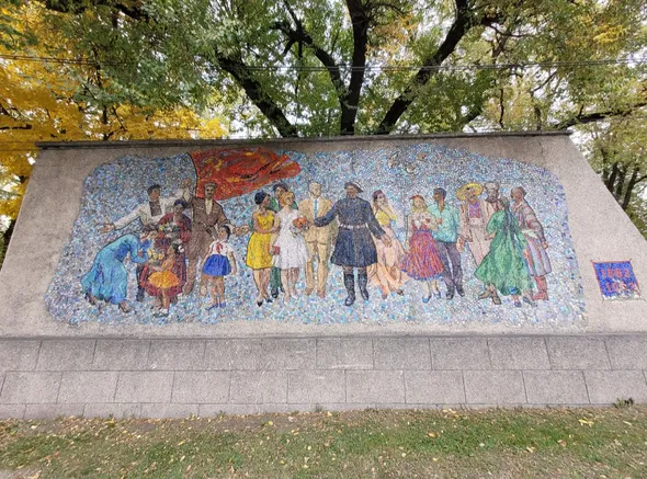 A Soviet-era mural in Bishkek (Owen Schalk).