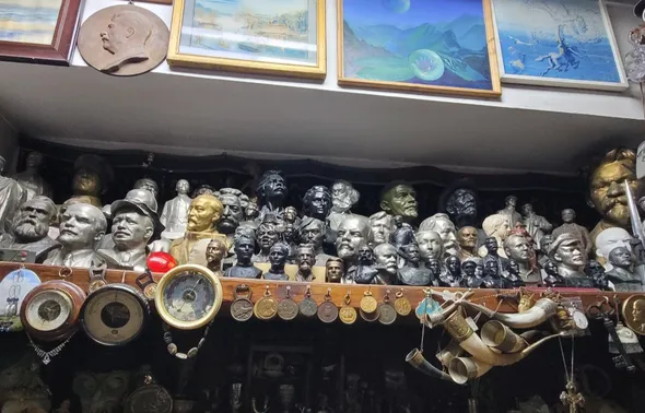 A range of Soviet memorabilia (Owen Schalk).