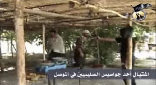 Mujahidin Shura Council (MSC) operative assassinating an alleged informant in Mosul.