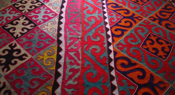 A shyrdaq on the floor of a Kyrgyz home in Kyzyl-Jar, Aqsy, Jalalabat (June 29, 2008)
