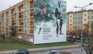 Tarnobrzeg, ul. Stanisława Wyspiańskiego, 03.02.2018 (aparment complex mural depicting "Cursed Soldier" Hieronim Dekutowski)